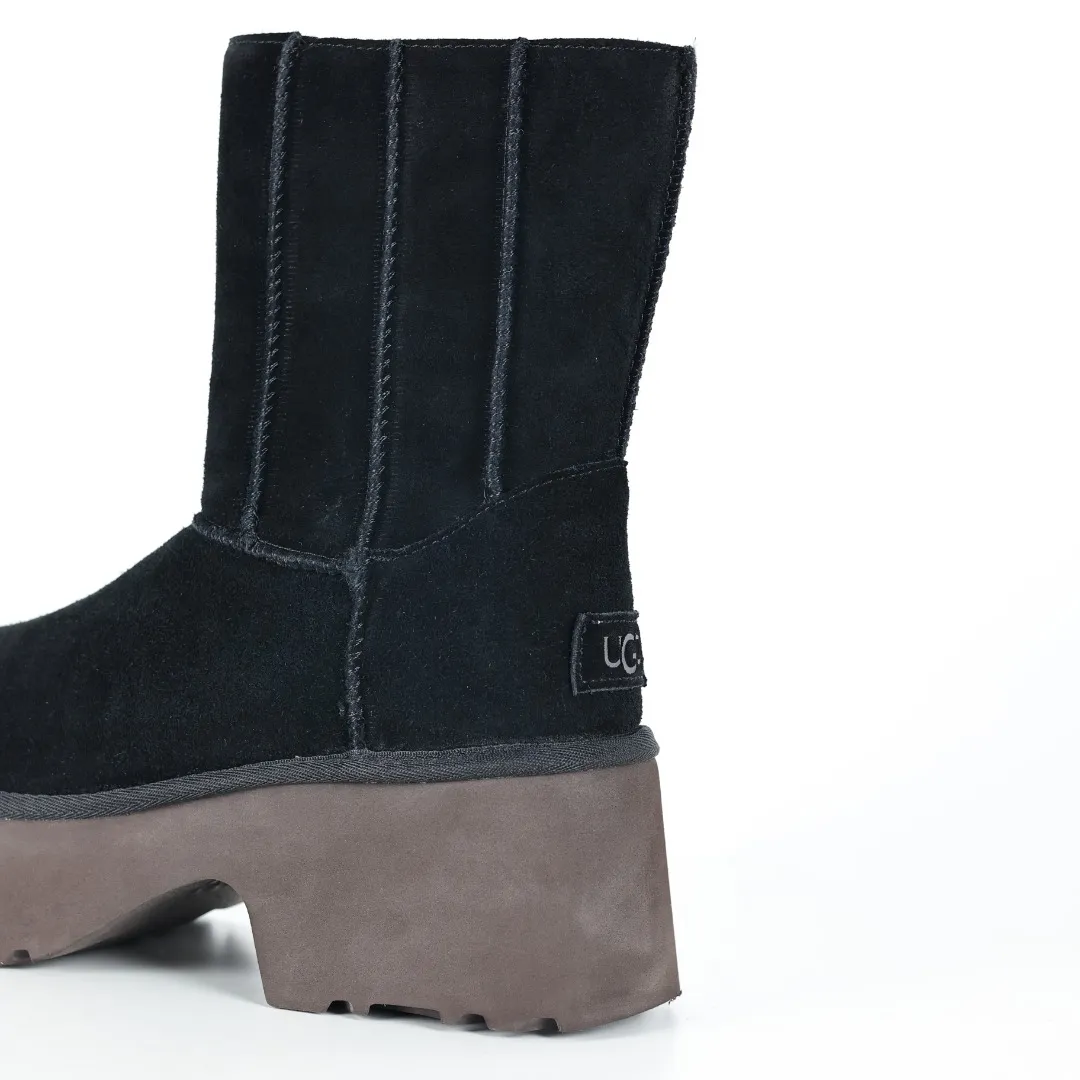 Pick up locally 💰700 Core recommended good price It is a very suitable choice for home furnishings. In the new year, uug launched a series of styles, which are partial to the preferences of young consumers and have also moved to the forefront of fashion trends. Shoe body material: water-repellent coated suede upper, 17 mm UGGPURE™ implantable wool insole, lightweight non-slip and comfortable rubber outsole, with brand LOGO and trademark, with full packaging Size: 35 36 37 38 39 40